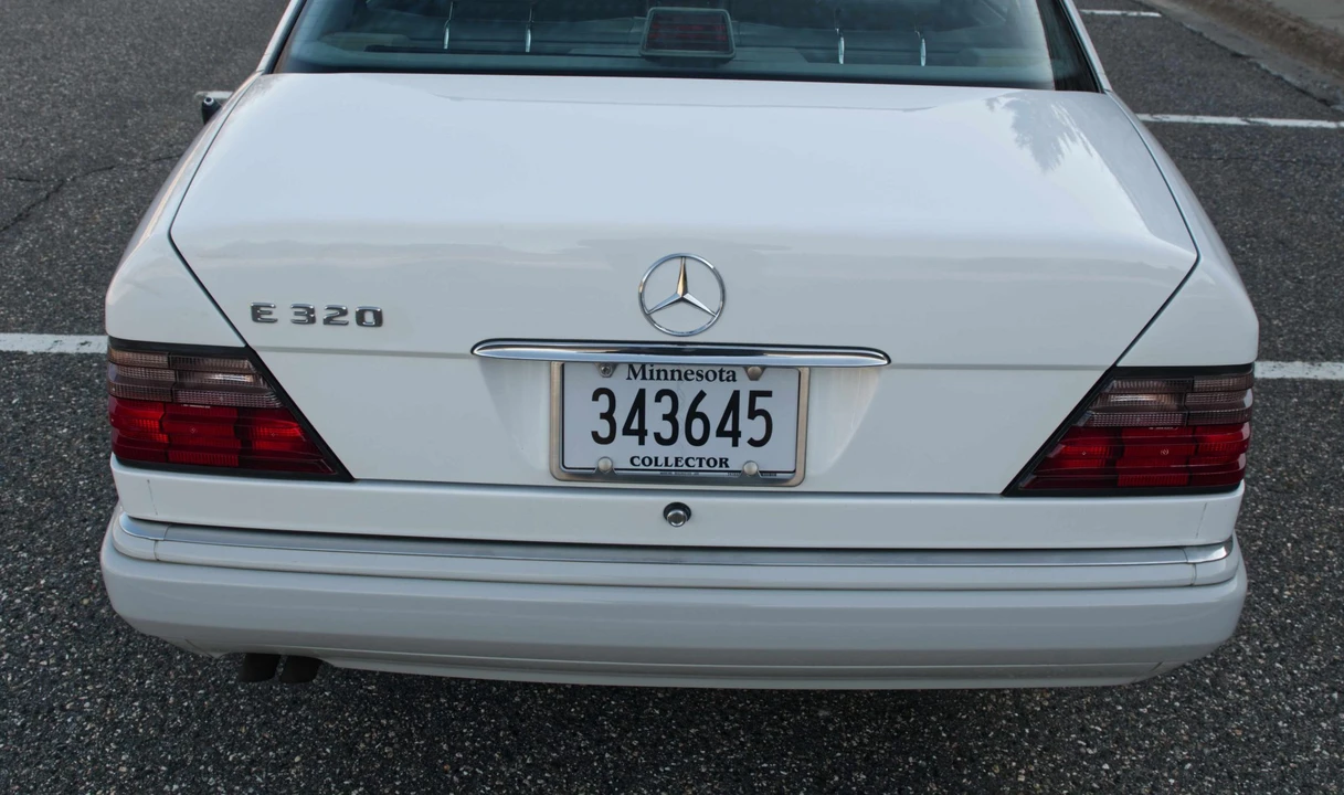 1994 Mercedes-Benz W124 E-Class - Image 16 of 31