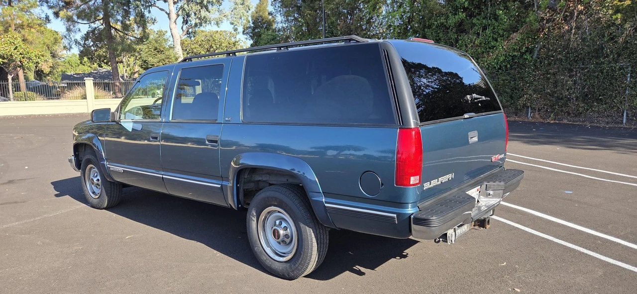 1995 GMC Suburban 7th Gen - Image 7 of 31