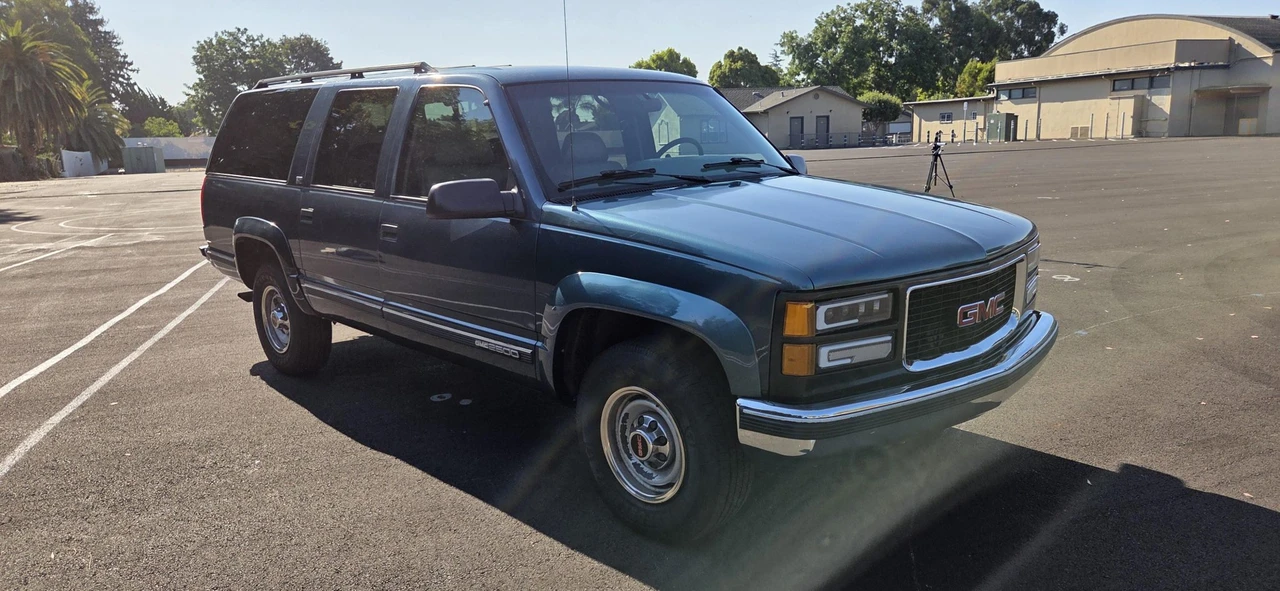1995 GMC Suburban 7th Gen - Image 15 of 31