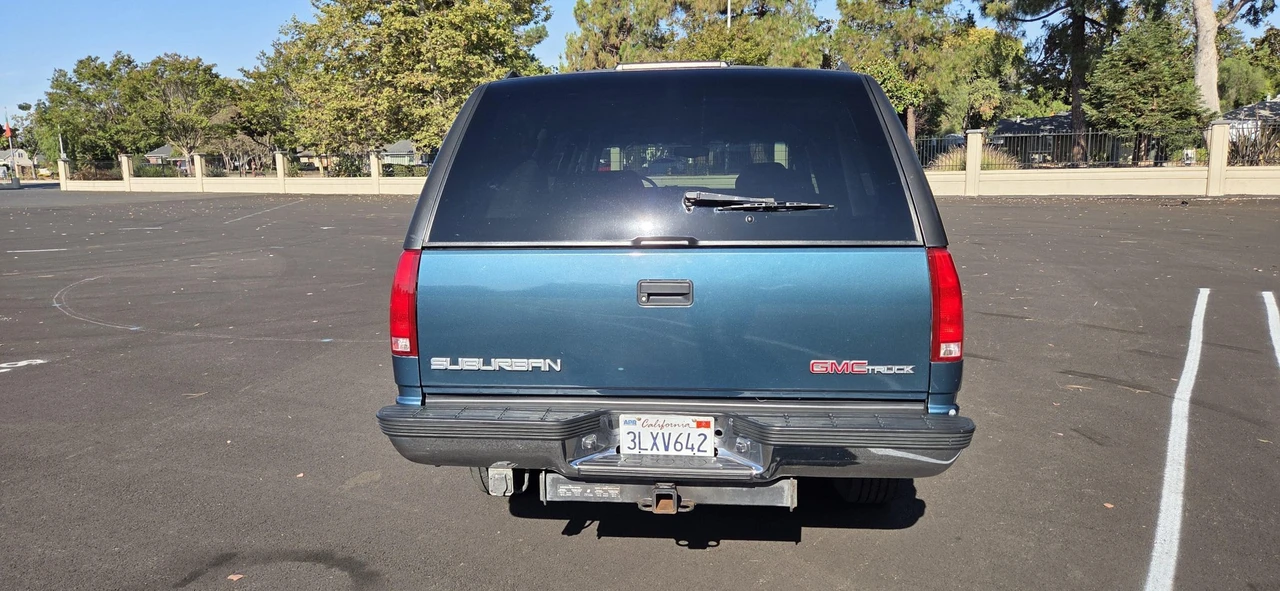 1995 GMC Suburban 7th Gen - Image 9 of 31