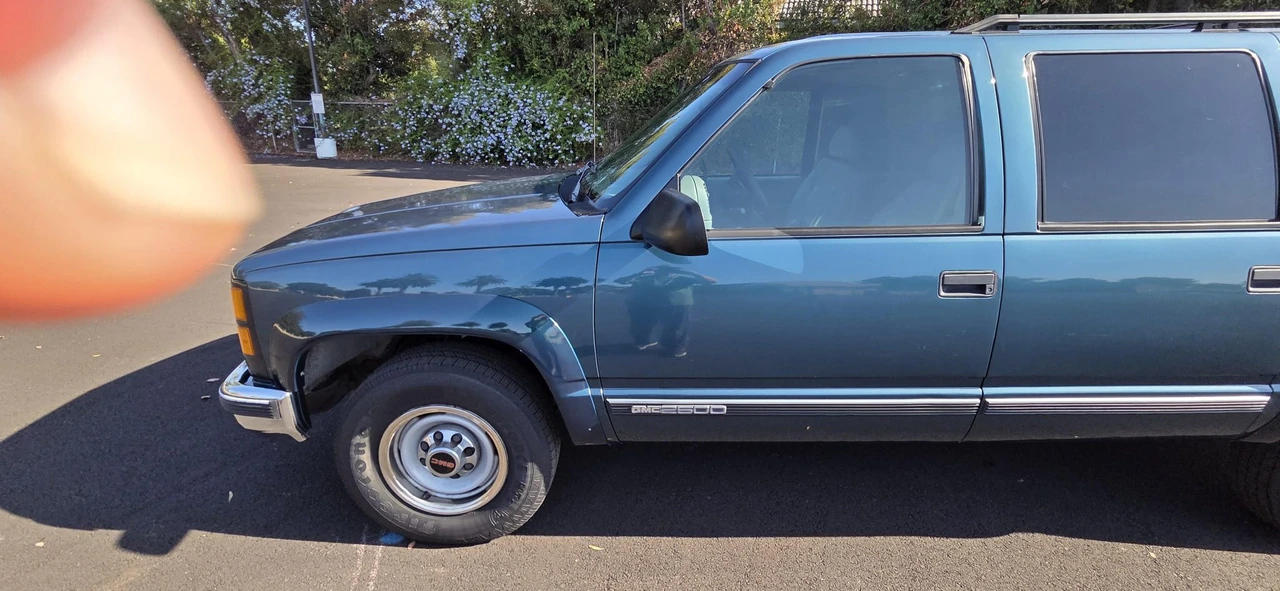 1995 GMC Suburban 7th Gen - Image 18 of 31