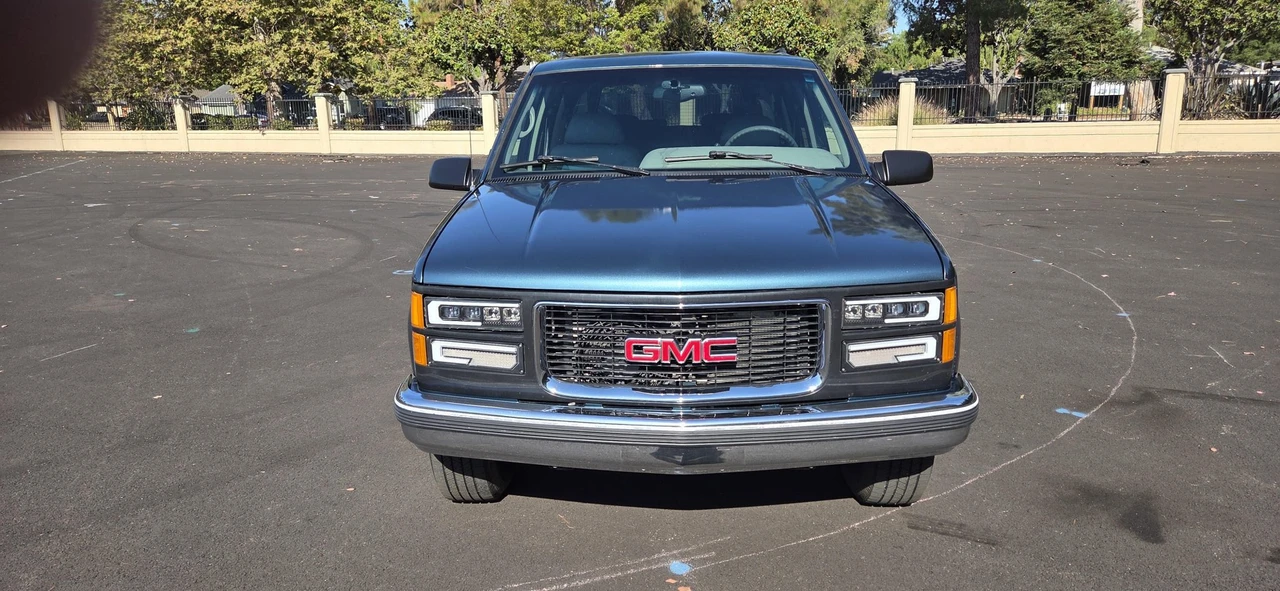 1995 GMC Suburban 7th Gen - Image 17 of 31