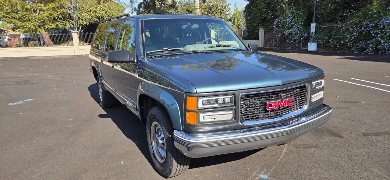 1995 GMC Suburban 7th Gen - Image 16 of 31