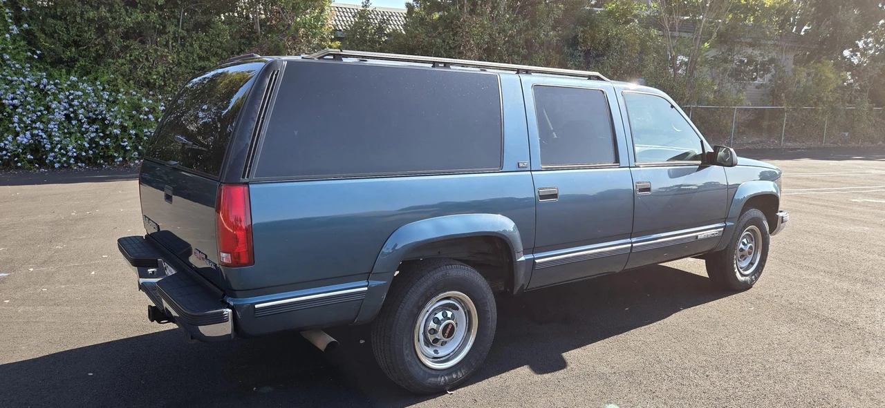 1995 GMC Suburban 7th Gen - Image 11 of 31