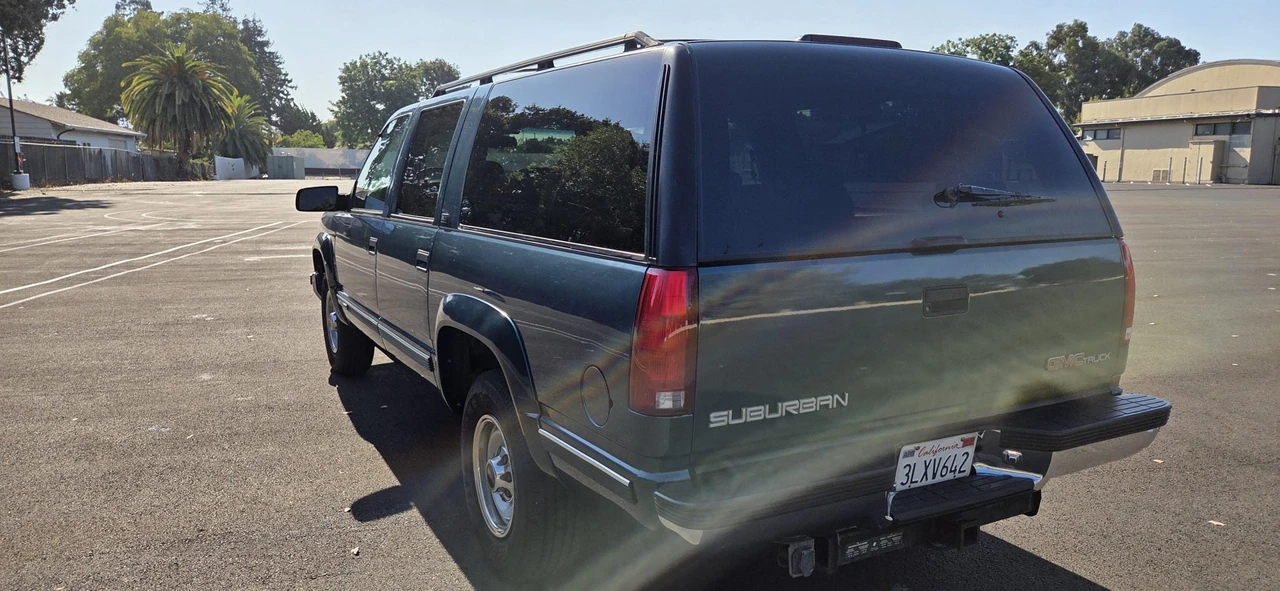 1995 GMC Suburban 7th Gen - Image 8 of 31
