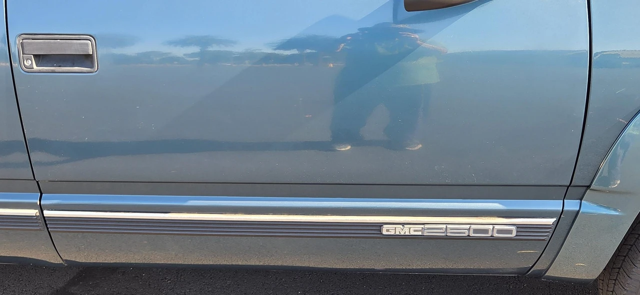 1995 GMC Suburban 7th Gen - Image 24 of 31