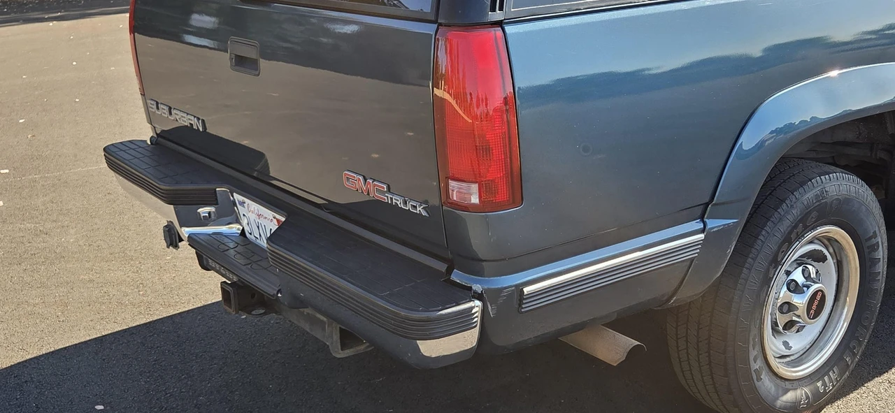 1995 GMC Suburban 7th Gen - Image 27 of 31