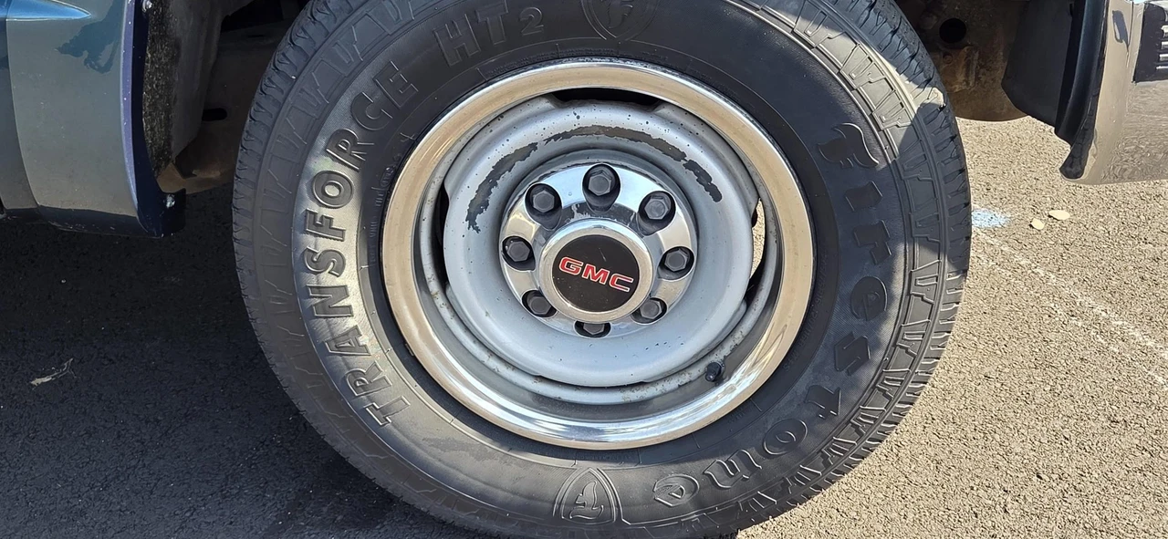 1995 GMC Suburban 7th Gen - Image 30 of 31