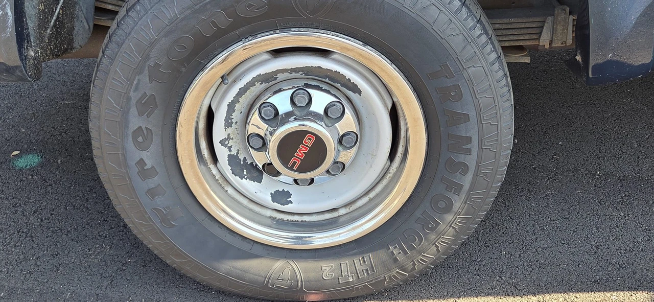 1995 GMC Suburban 7th Gen - Image 31 of 31