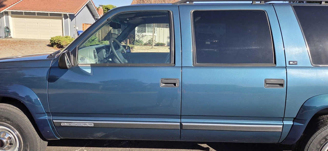 1995 GMC Suburban 7th Gen - Image 19 of 31