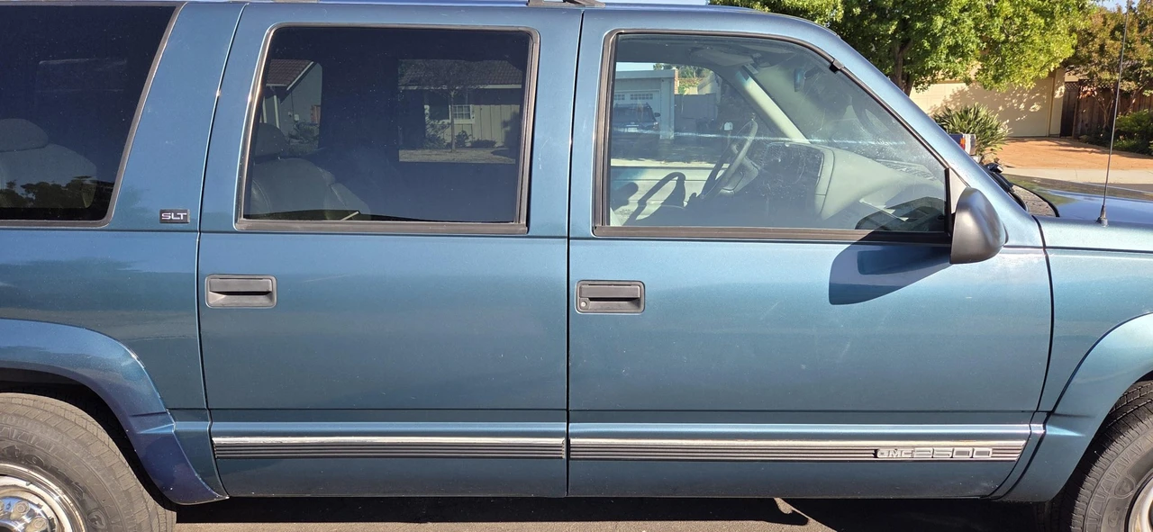 1995 GMC Suburban 7th Gen - Image 21 of 31