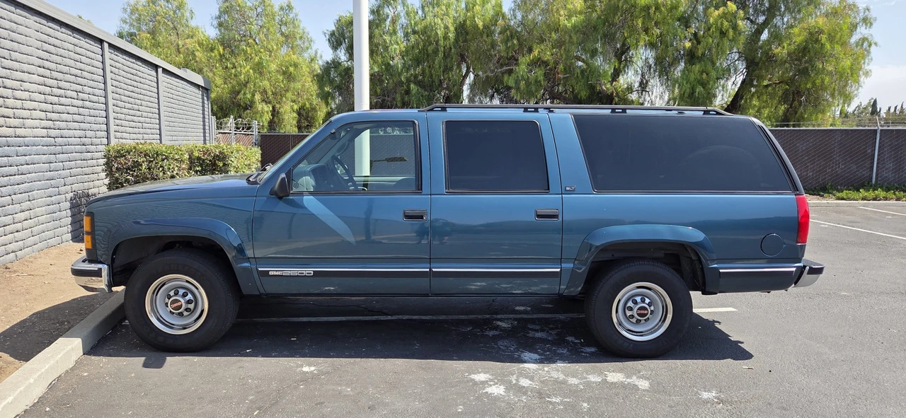 1995 GMC Suburban 7th Gen - Image 5 of 31