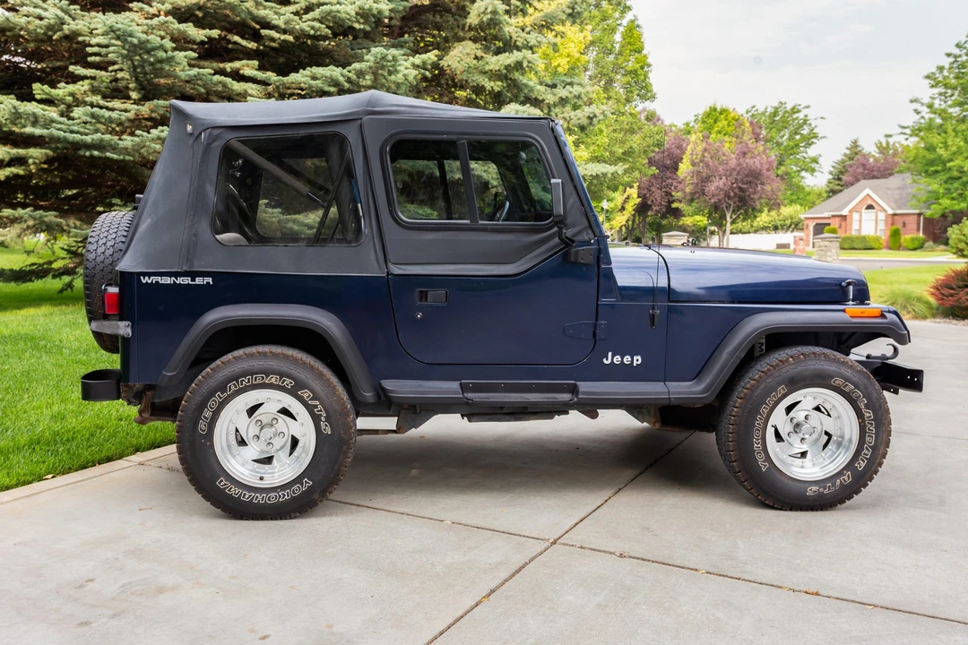1995 Jeep YJ Wrangler - Image 8 of 31