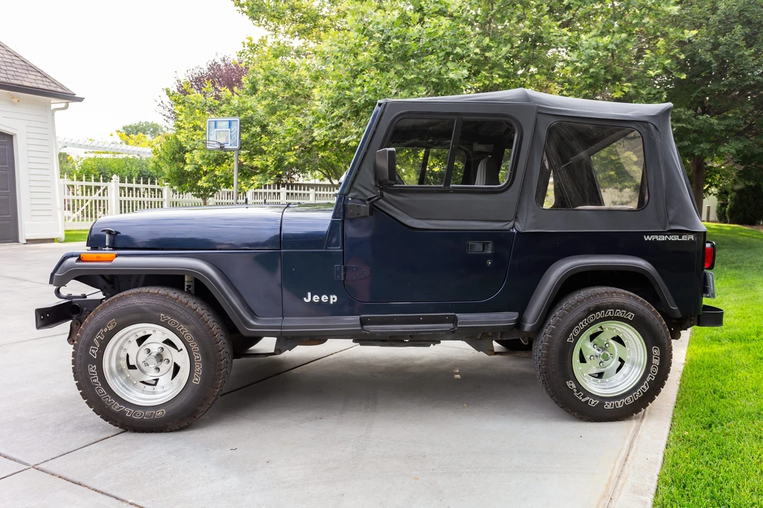 1995 Jeep YJ Wrangler - Image 4 of 31