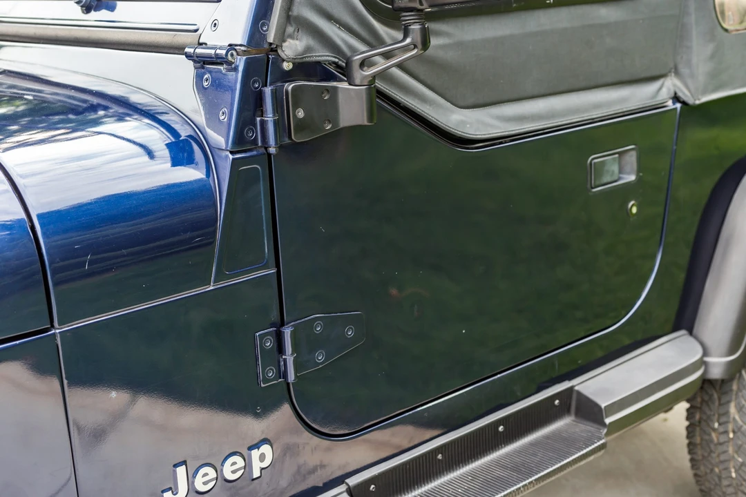1995 Jeep YJ Wrangler - Image 17 of 31