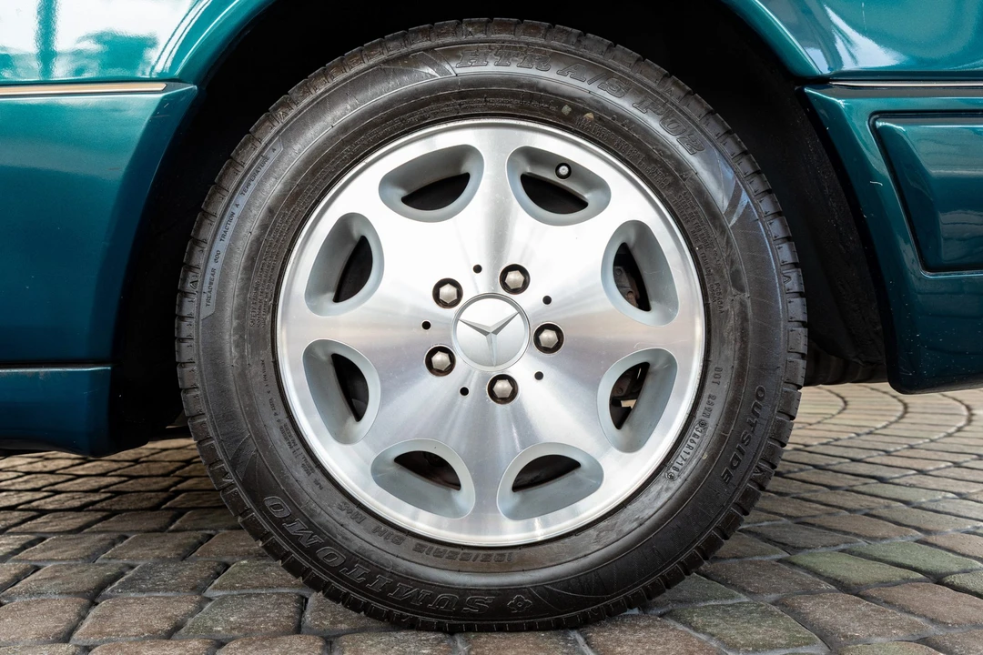 1995 Mercedes-Benz W124 E-Class - Image 30 of 31