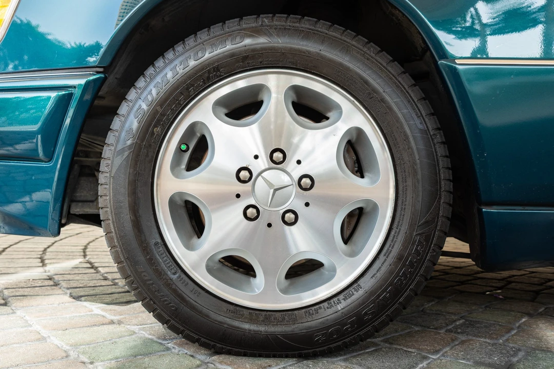 1995 Mercedes-Benz W124 E-Class - Image 27 of 31