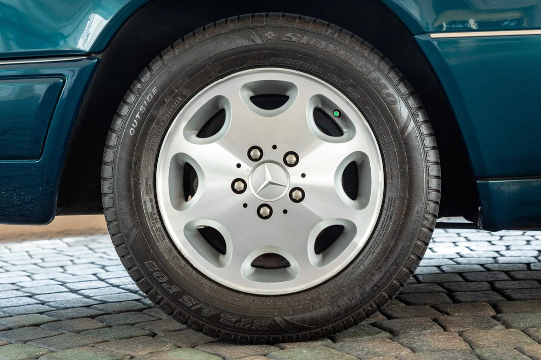 1995 Mercedes-Benz W124 E-Class - Image 29 of 31