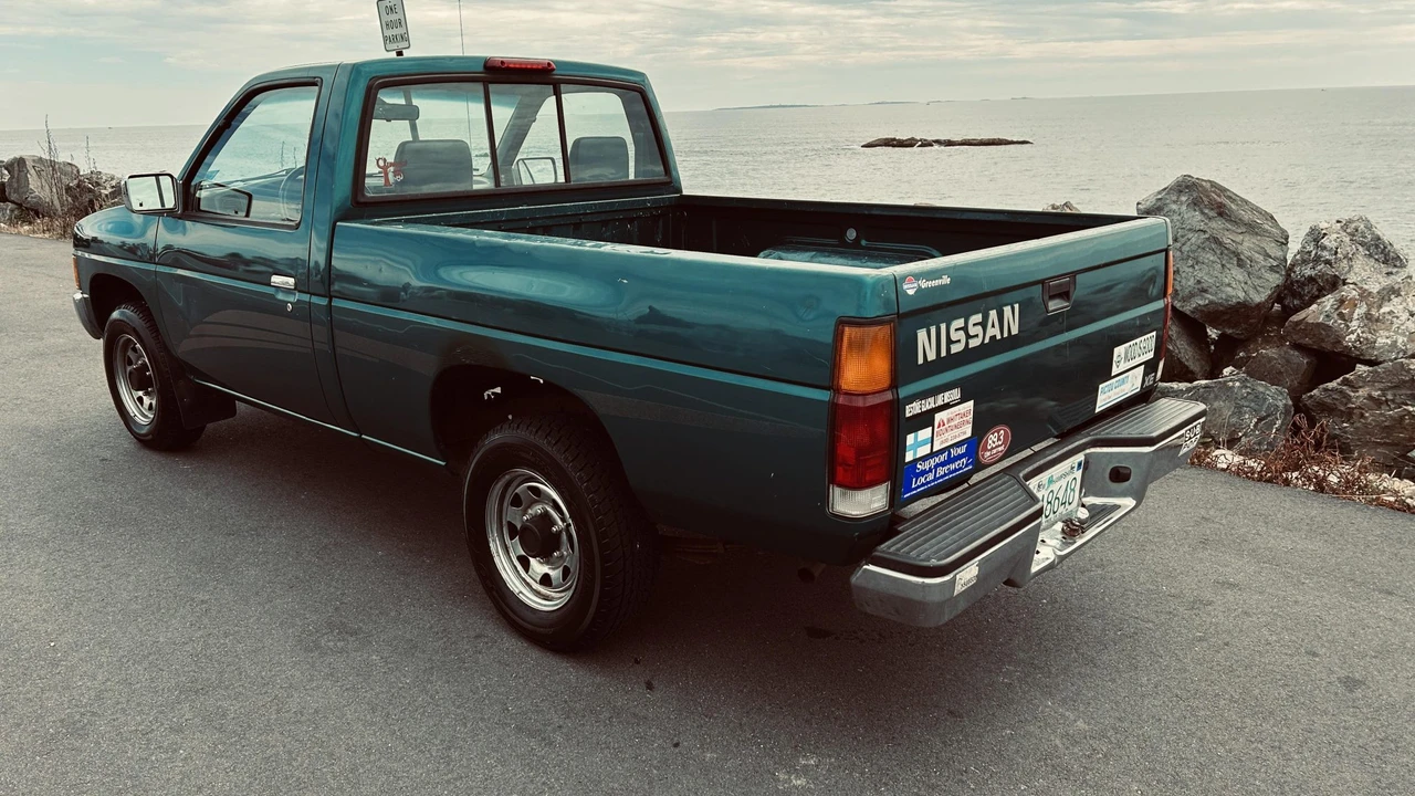 1995 Nissan - Image 11 of 31