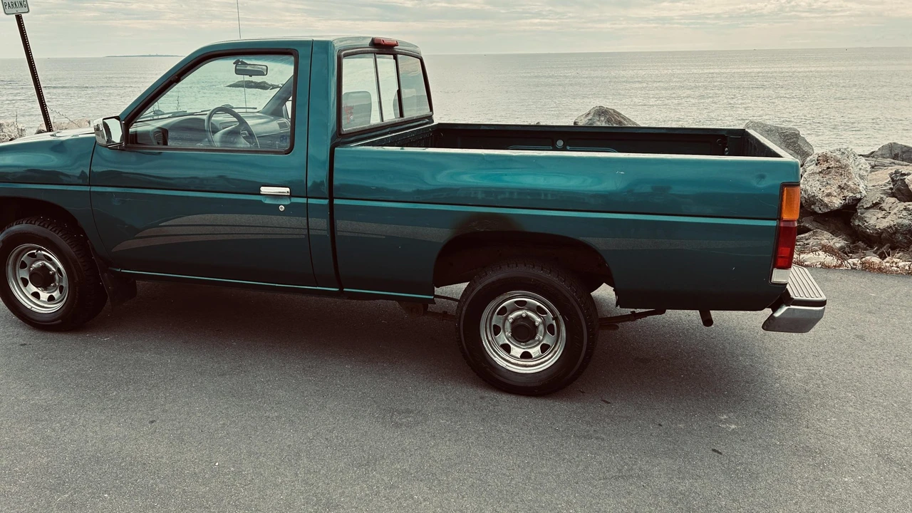 1995 Nissan - Image 8 of 31