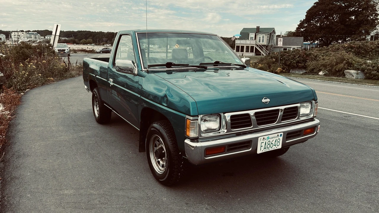 1995 Nissan - Image 2 of 31