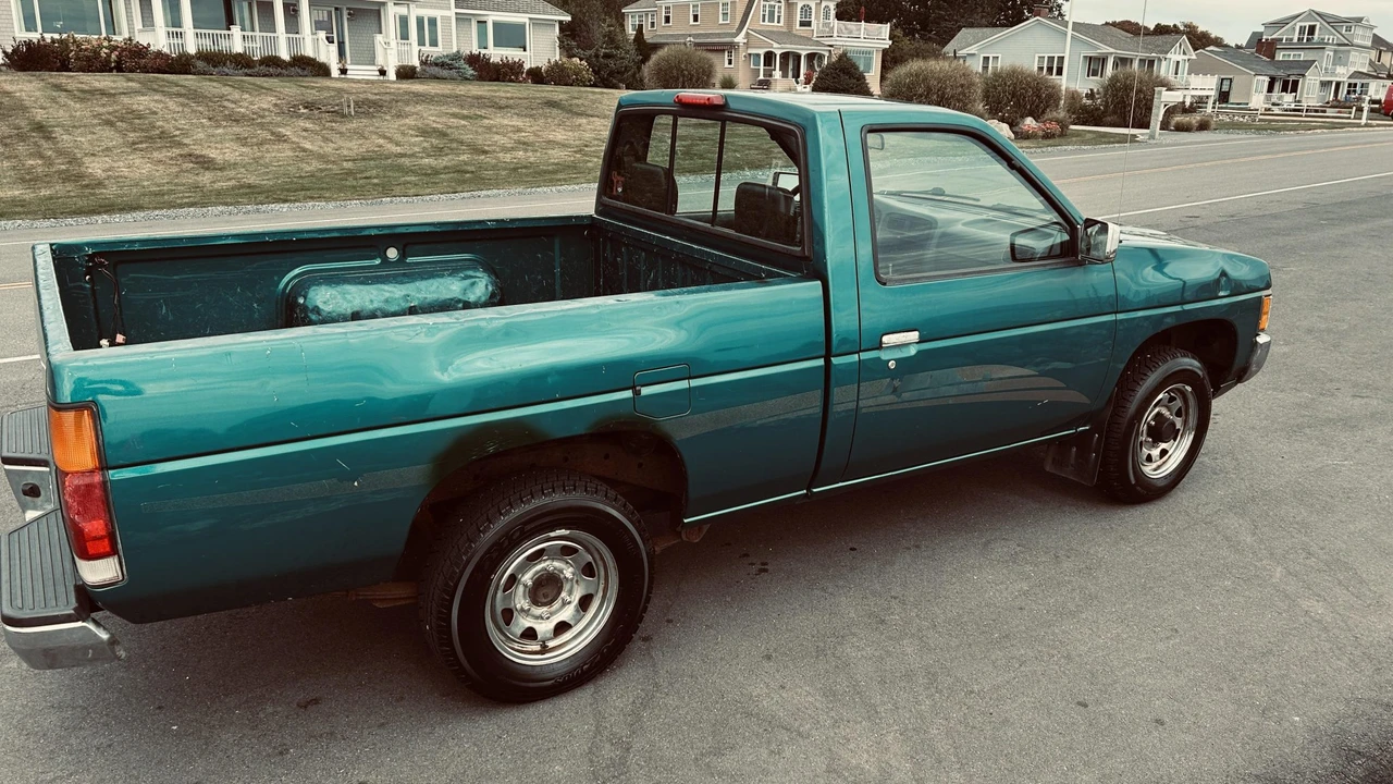 1995 Nissan - Image 18 of 31