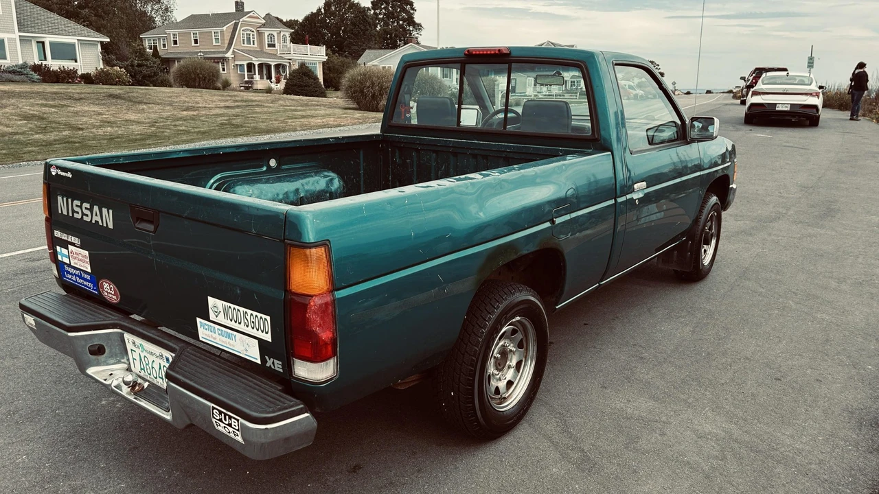 1995 Nissan - Image 17 of 31