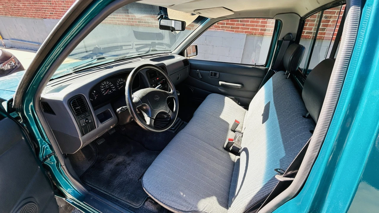 1995 Nissan - Image 29 of 31