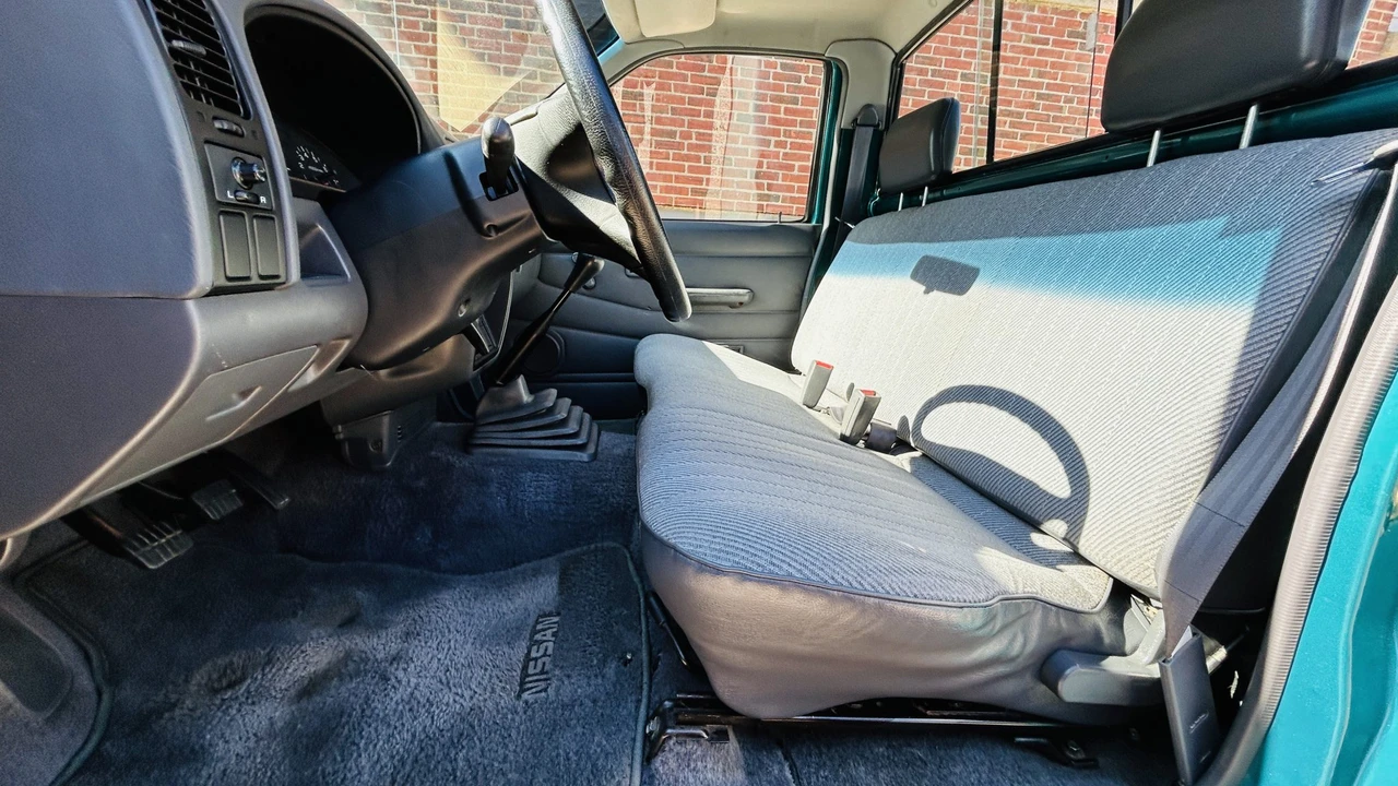 1995 Nissan - Image 27 of 31
