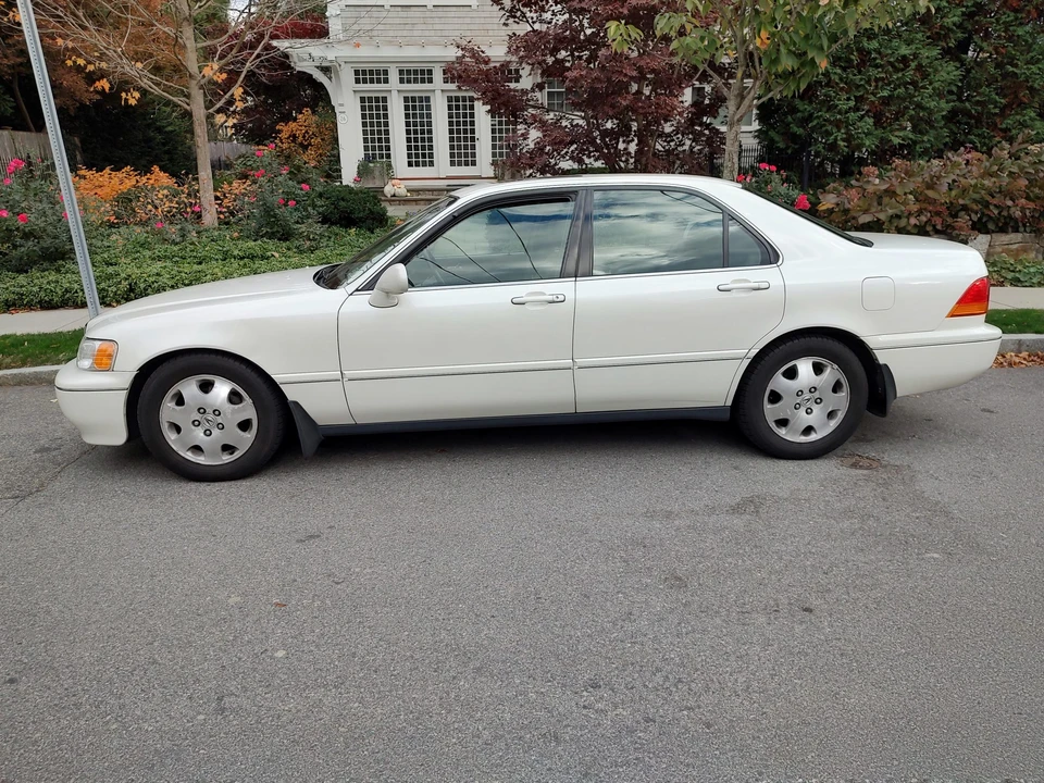 1997 Acura RL 1st Gen - Image 13 of 31