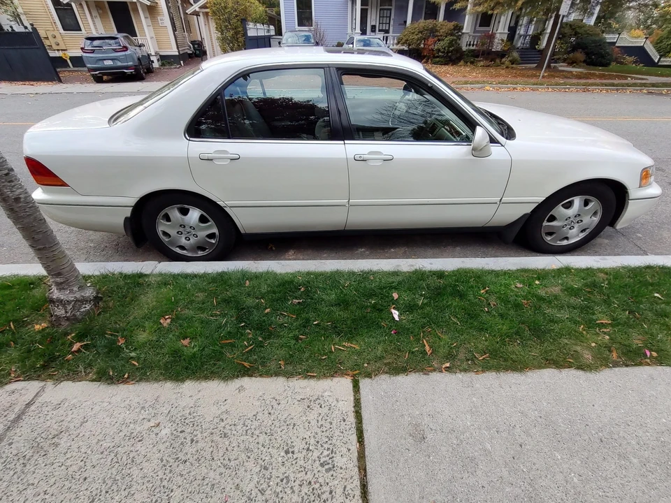 1997 Acura RL 1st Gen - Image 9 of 31
