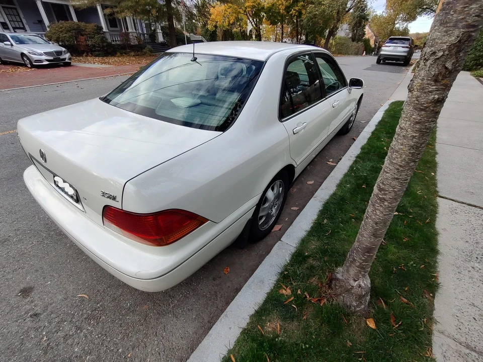 1997 Acura RL 1st Gen - Image 10 of 31
