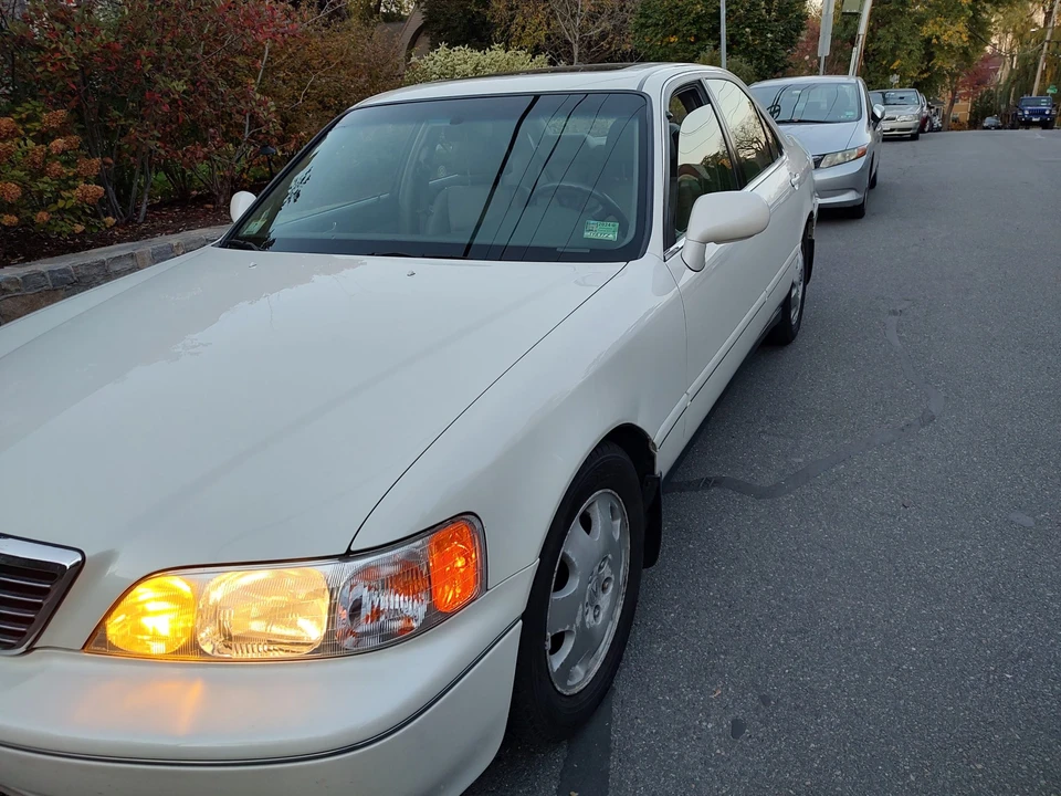 1997 Acura RL 1st Gen - Image 16 of 31