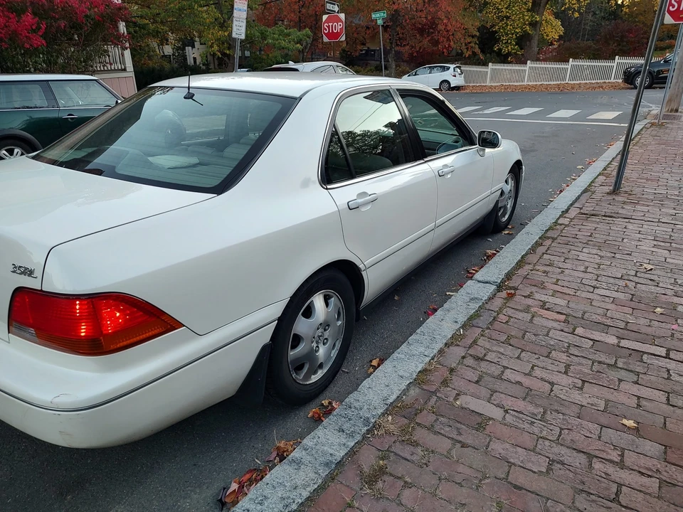 1997 Acura RL 1st Gen - Image 27 of 31