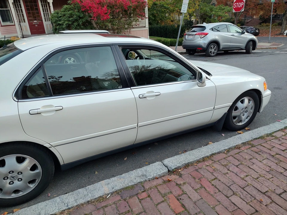 1997 Acura RL 1st Gen - Image 25 of 31
