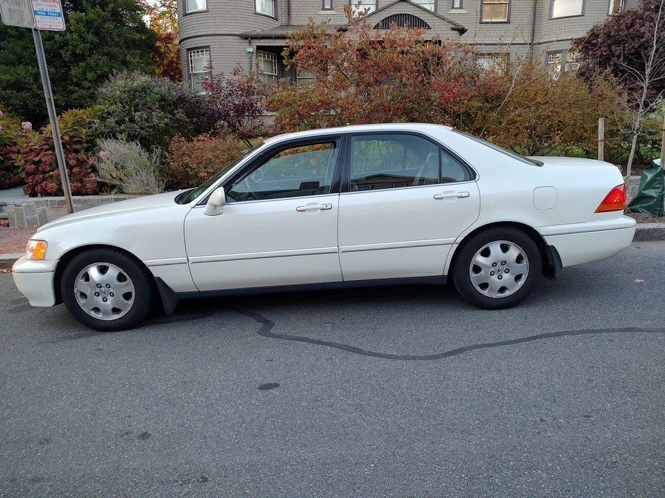 1997 Acura RL 1st Gen - Image 15 of 31