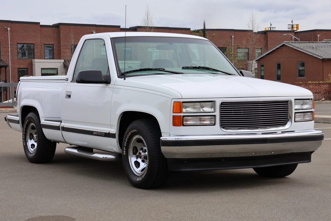 1997 GMC Sierra 1st Gen - Image 11 of 31