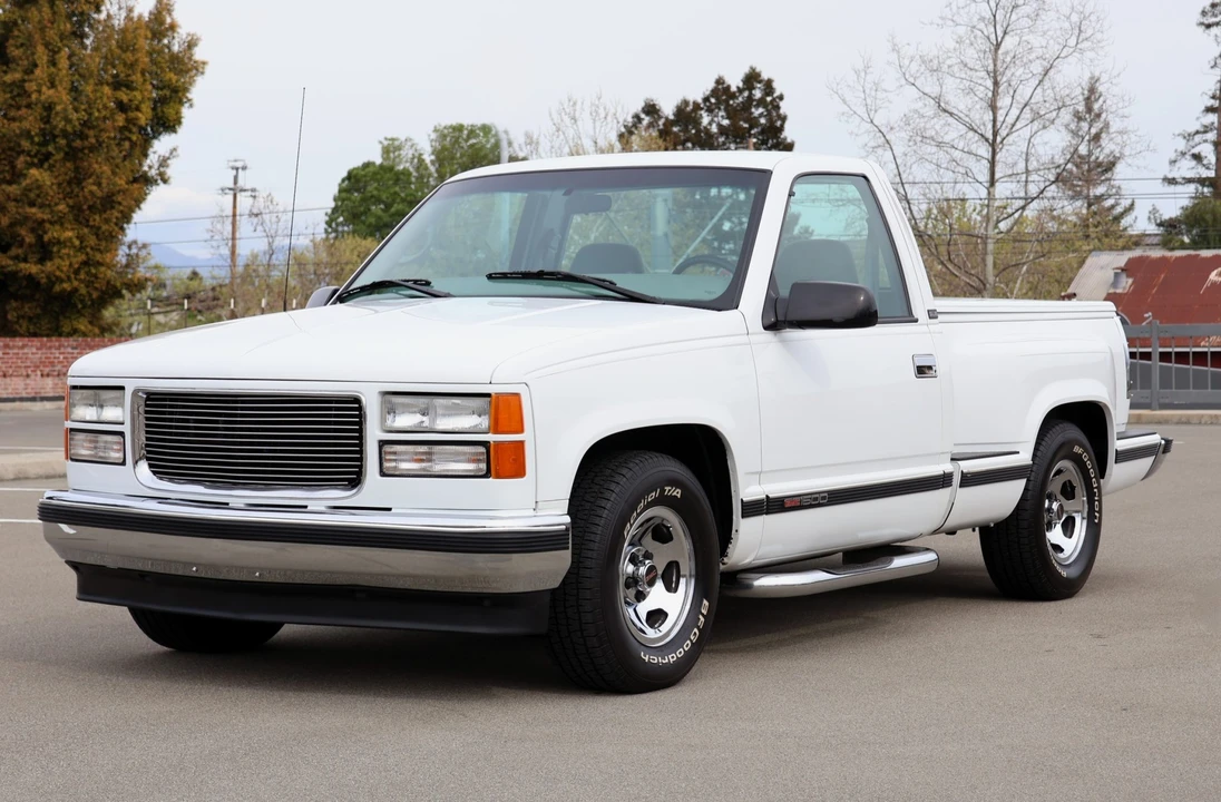 1997 GMC Sierra 1st Gen - Image 2 of 31