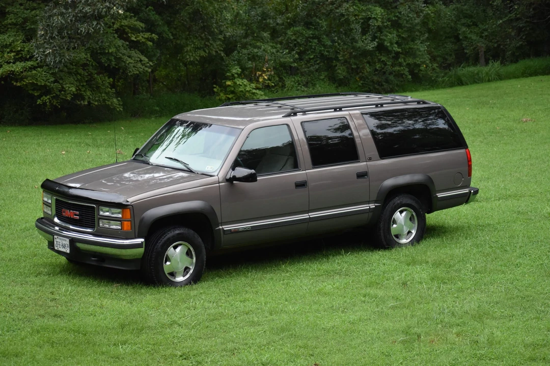 1997 GMC Suburban 8th Gen - Image 6 of 31