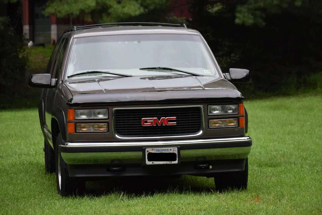 1997 GMC Suburban 8th Gen - Image 12 of 31