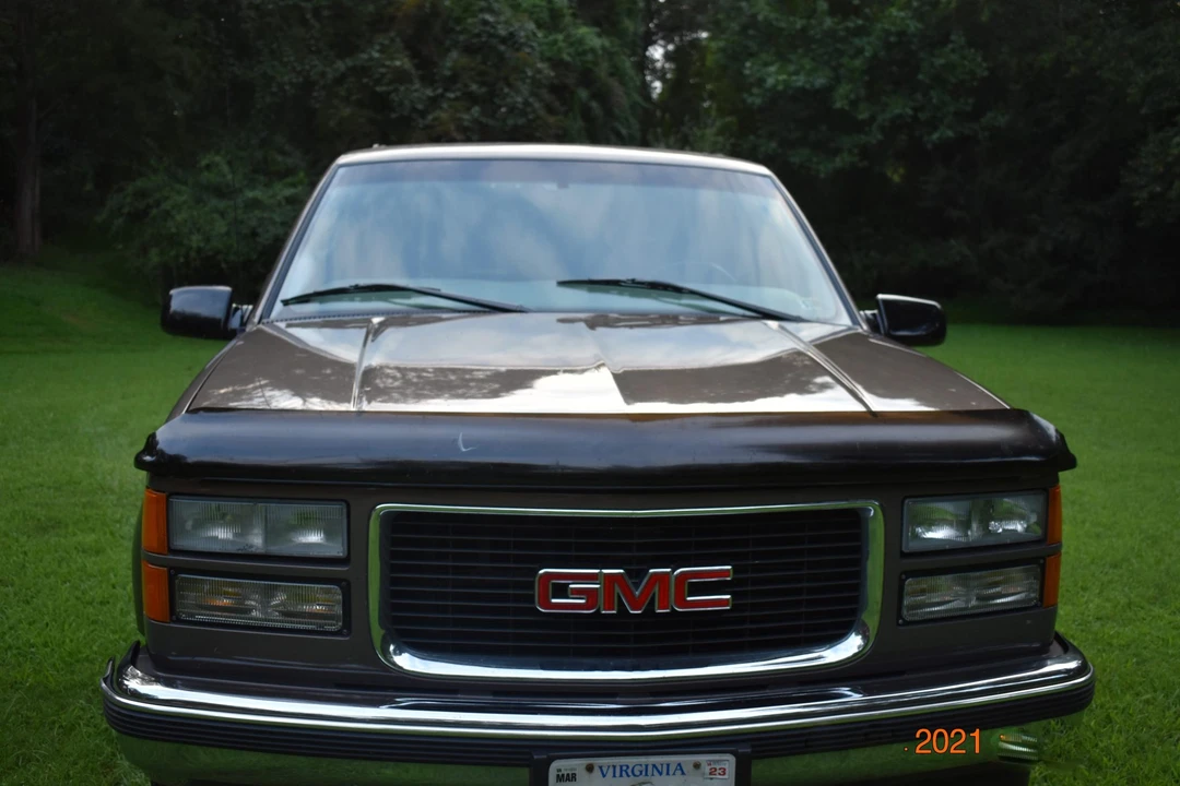 1997 GMC Suburban 8th Gen - Image 13 of 31