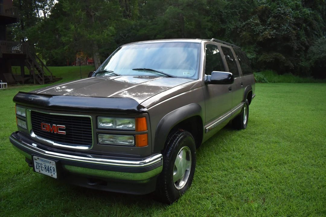 1997 GMC Suburban 8th Gen - Image 4 of 31