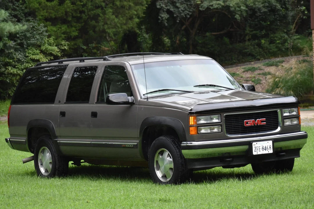 1997 GMC Suburban 8th Gen - Image 10 of 31