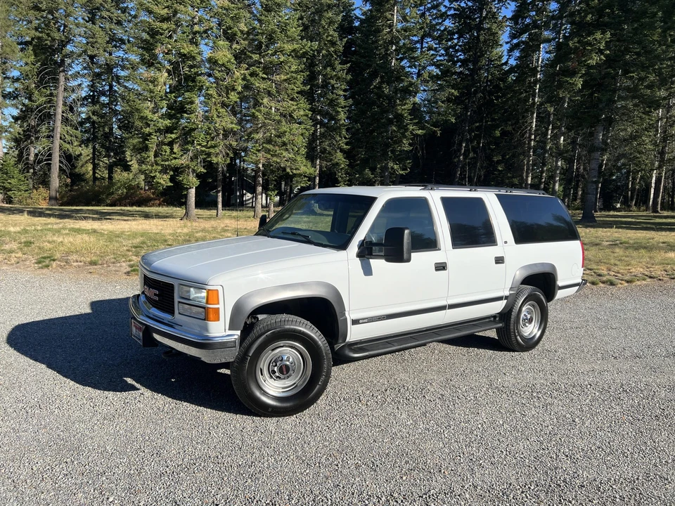 1997 GMC Suburban 8th Gen - Image 3 of 31