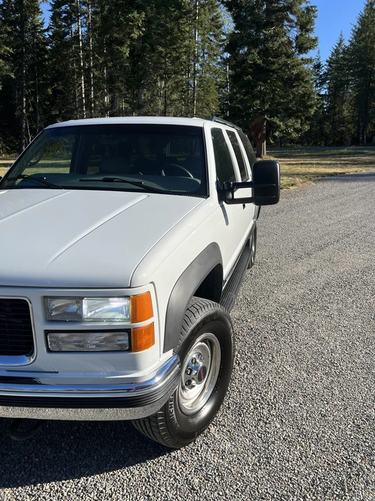 1997 GMC Suburban 8th Gen - Image 31 of 31