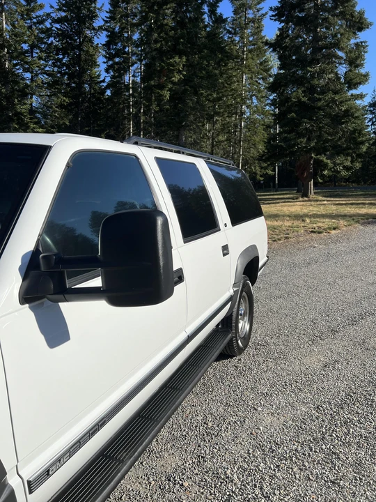 1997 GMC Suburban 8th Gen - Image 26 of 31