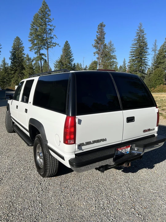 1997 GMC Suburban 8th Gen - Image 18 of 31