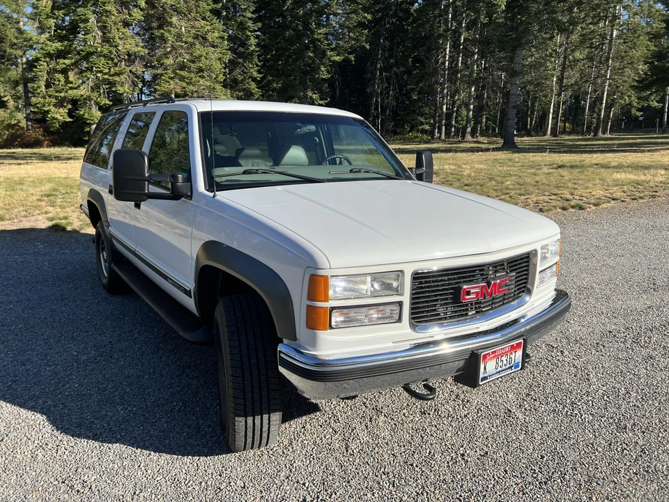 1997 GMC Suburban 8th Gen - Image 9 of 31