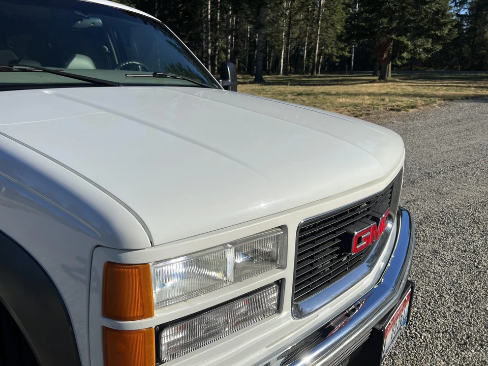 1997 GMC Suburban 8th Gen - Image 28 of 31