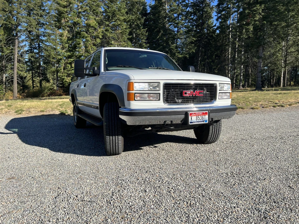 1997 GMC Suburban 8th Gen - Image 8 of 31
